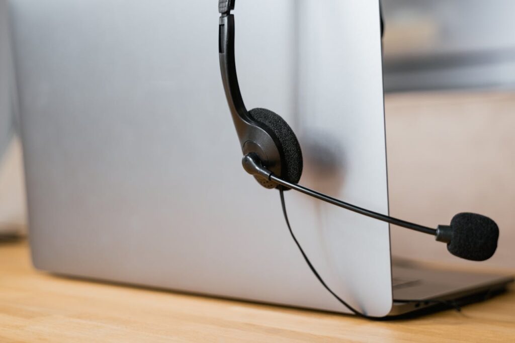 Laptop ja kõrvaklapid Laptop ja kõrvaklapid